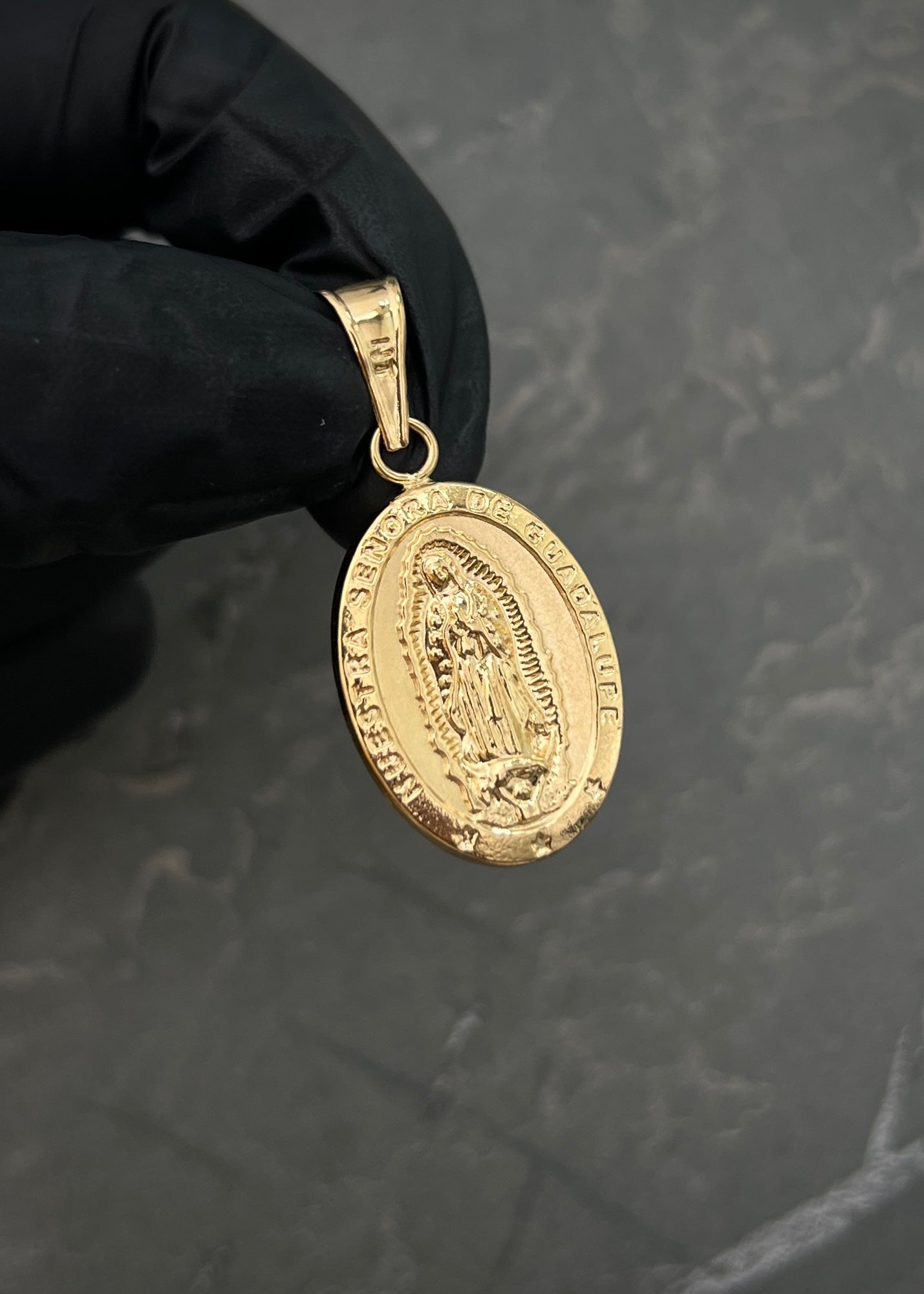Dije virgen de guadalupe 2.3gr / Largo 3.7cm / Oro Amarillo Nac M