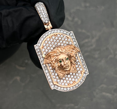 Dije medusa con swarovski blanco y verde 9.6gr / Largo 4.3cm / Oro Rosado Nac B