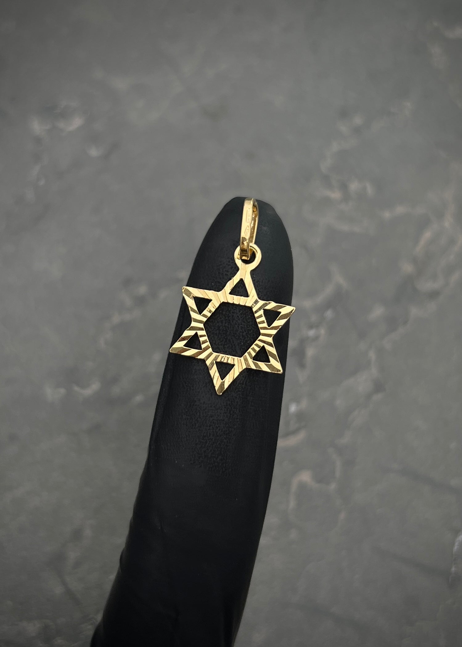 Dije Estrella de David 1.15gr / Largo 2.5cm / Oro Amarillo Nac B