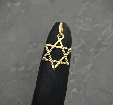 Dije Estrella de David 1.15gr / Largo 2.5cm / Oro Amarillo Nac B