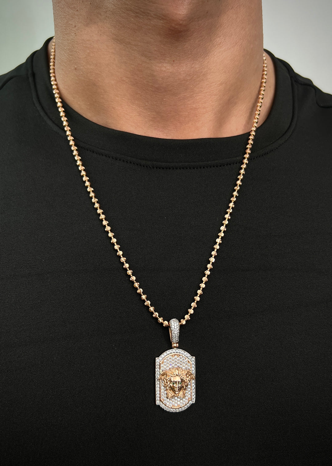 Dije medusa con swarovski blanco y verde 9.6gr / Largo 4.3cm — Oro Rosado