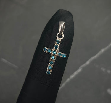 Dije De Cruz COn 28Pts Diamante Azul 1.15gr / Largo 2.3cm / Oro Blanco (Joya) M