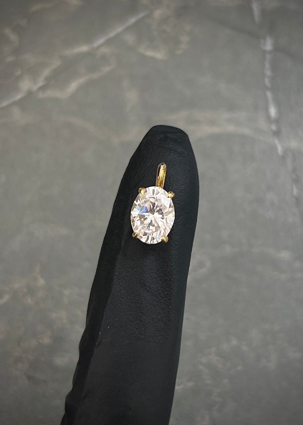 Dije con 123pts de moissanita 1.1gr / Largo 1.2cm / Oro Amarillo (Joya) M