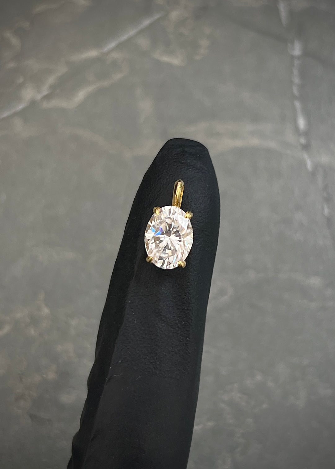 Dije con 123pts de moissanita 1.1gr / Largo 1.2cm — Oro Amarillo