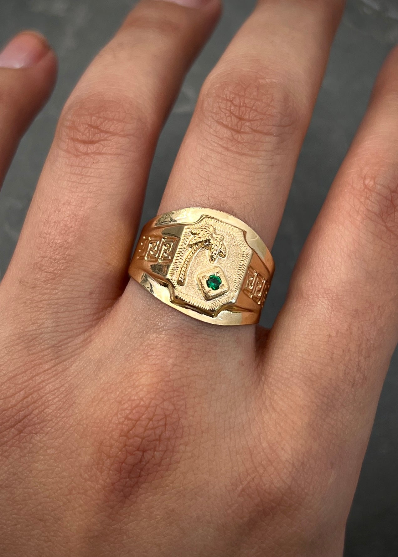 Anillo palmera con swarovski verde 2.8gr / Talla 9 1/2 / Oro Amarillo Nac B
