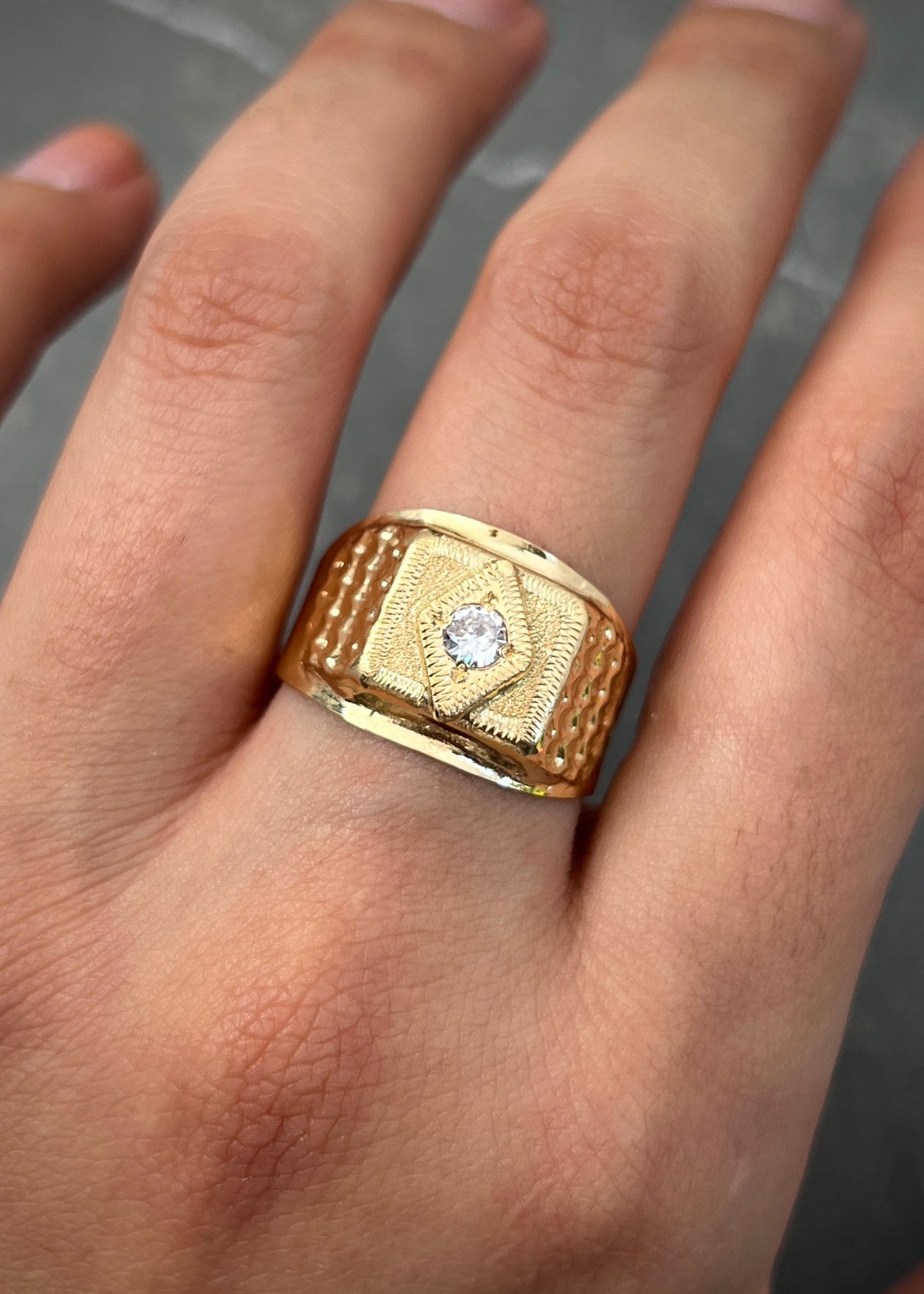 Anillo con swarovski blanco 3.1gr / Talla 10 1/4 / Oro Amarillo Nac B