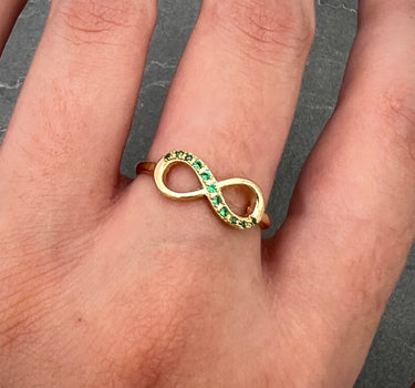 Anillo infinito con swarovski verde 1.8gr / Talla: 5 / Oro Amarillo Nac B