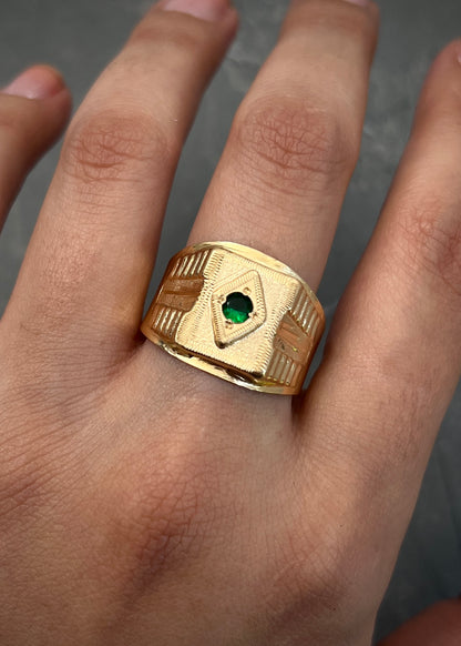 Anillo con swarovski verde 3.3gr / Talla 11 1/4 / Oro Amarillo Nac M