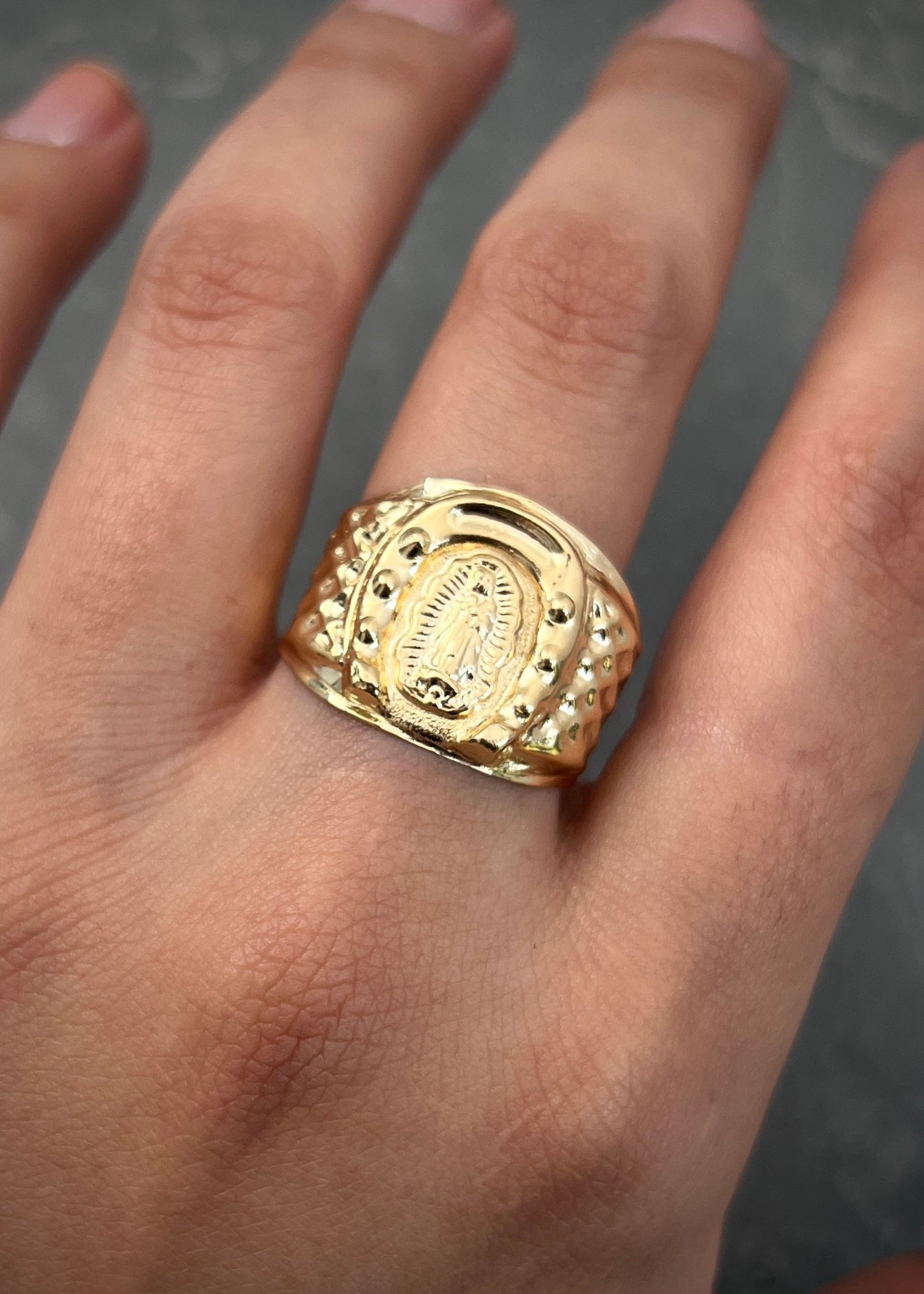 Anillo virgen de guadalupe 3.5gr / Talla 9 1/2 / Oro Amarillo Nac *