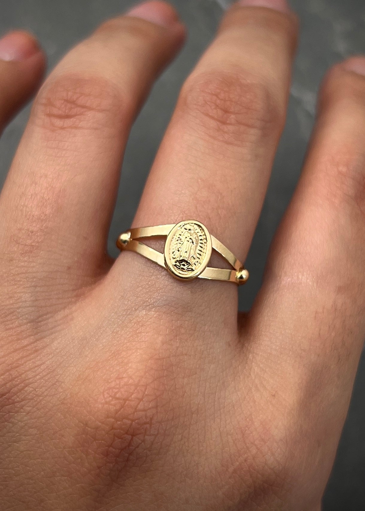 Anillo virgen de guadalupe 1.65gr / Talla 6 1/4 / Oro Amarillo Nac P