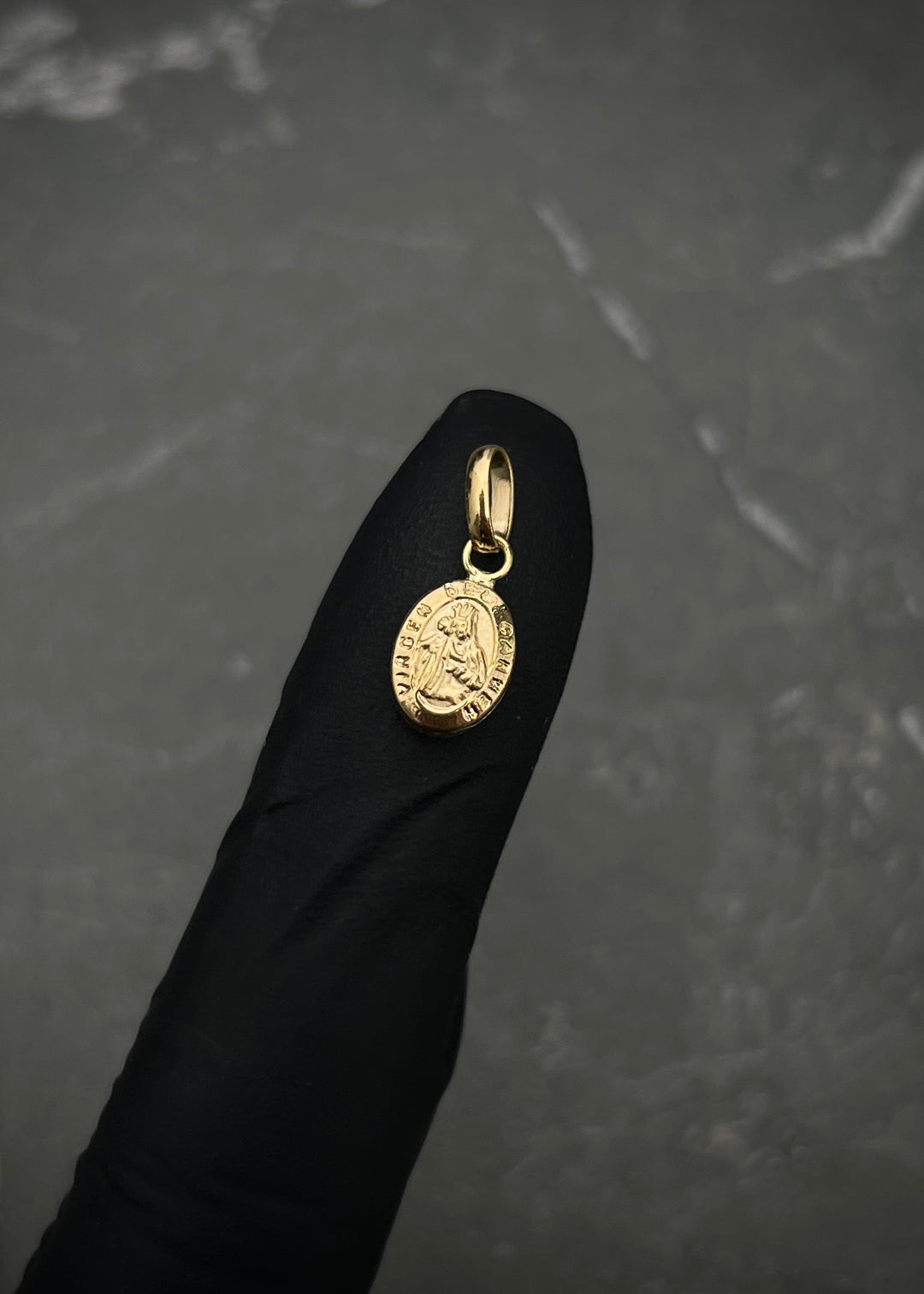 Dije virgen del carmen 0.35gr / Largo 1.5cm — Oro Amarillo