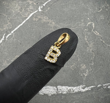 Dije de letra B con swarovski blanco 0.5gr / 1.4cm / Oro Amarillo Nac B