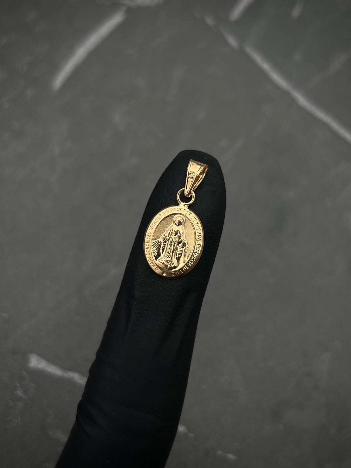 Dije Virgen de la milagrosa 0.5gr / Largo 1.8cm / Oro Amarillo Nac M