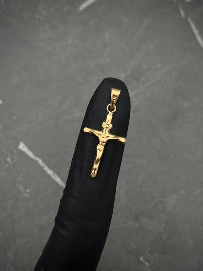 Dije de cruz con cristo 0.7gr / Largo 2.8cm / Oro Amarillo Nac M