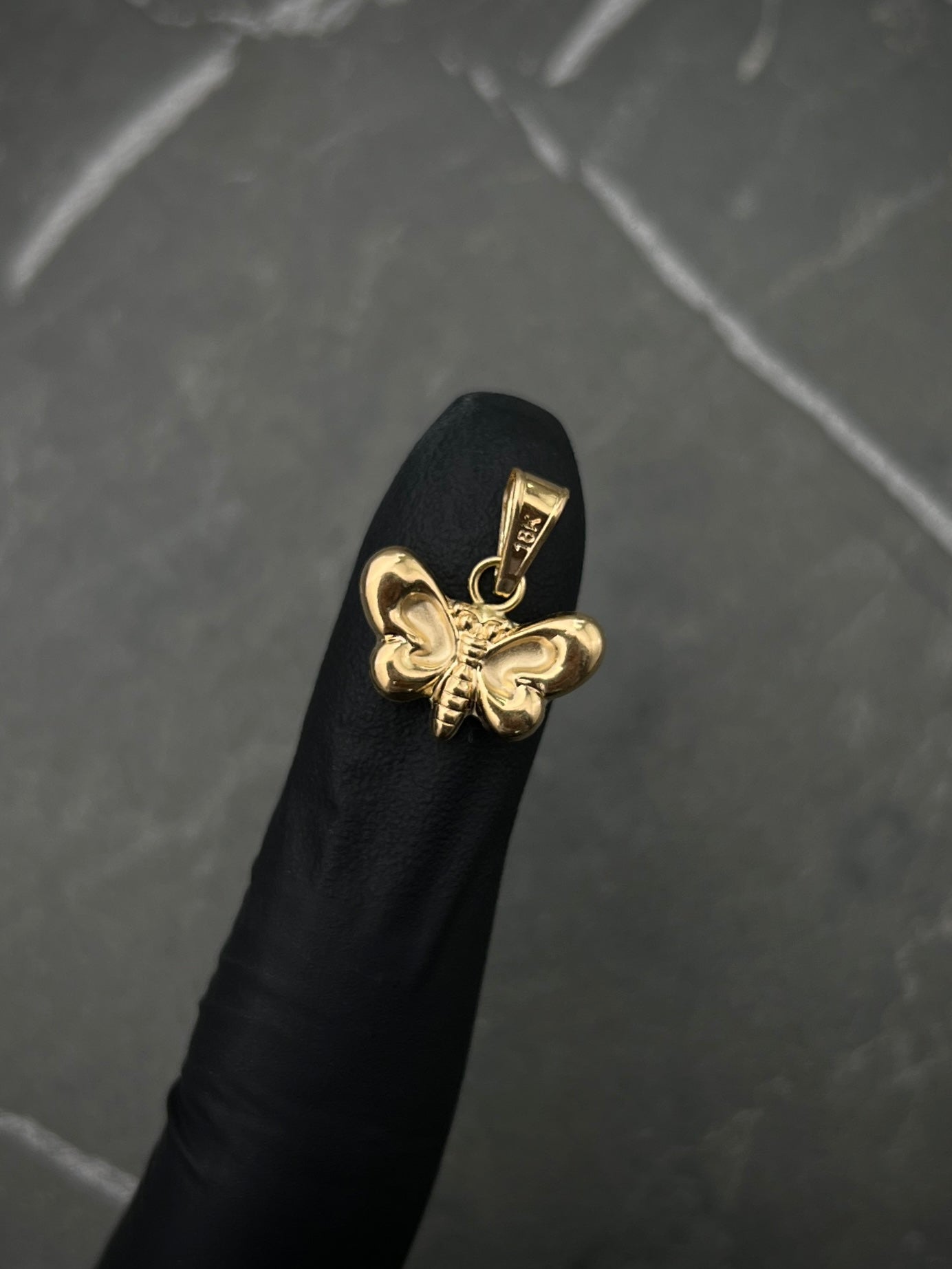 Dije de mariposa 0.75gr / Largo 1.7cm / Oro Amarillo Nac P