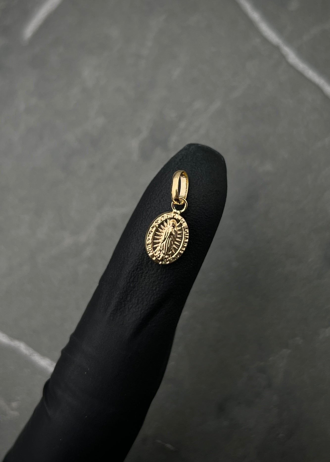 Dije virgen de guadalupe. 0.35gr / Largo 1.5cm / Oro Amarillo Nac P