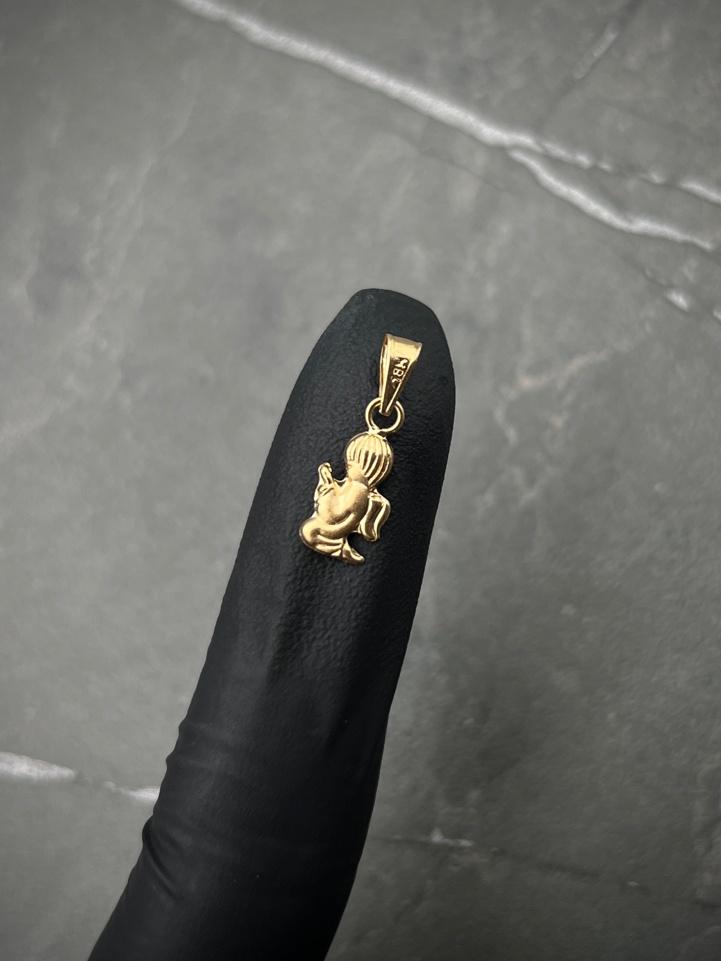 Dije angel de la guarda 0.35gr / Largo 1.7cm / Oro Amarillo Nac B