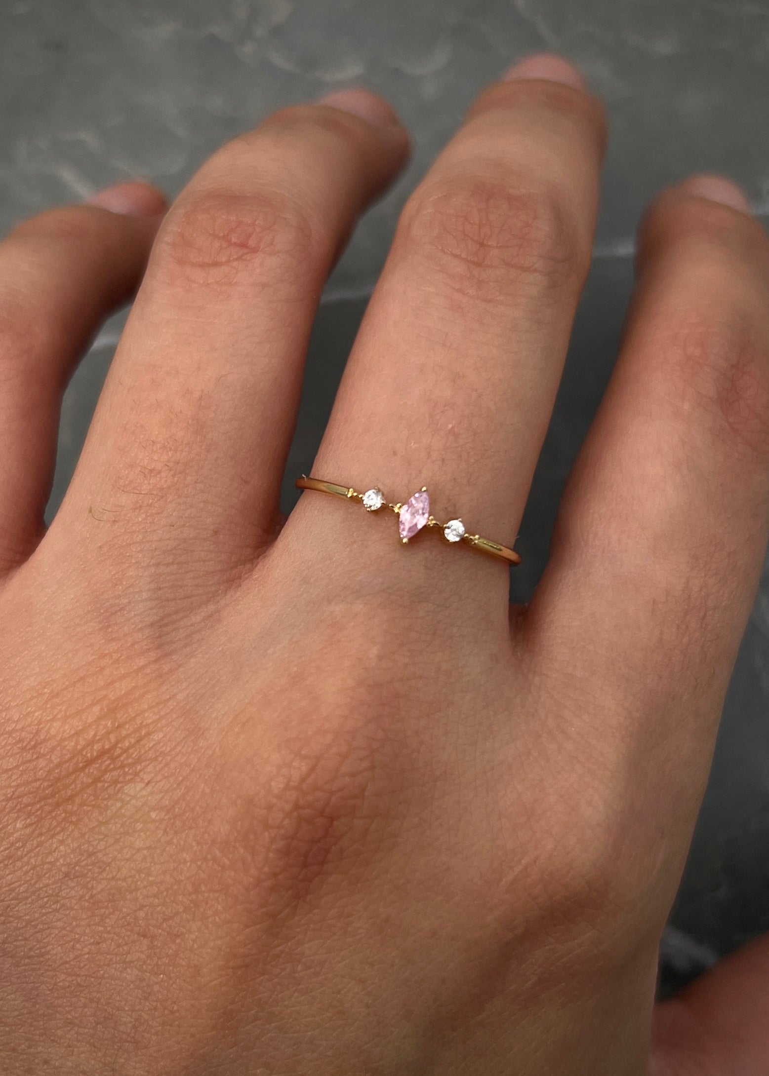 Solitario con swarovski marquiz rosada 0.9gr / TALLA 6 1/2 / Oro Amarillo Nac M