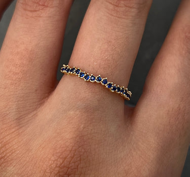 Anillo con swarovski azul 1.1gr / Talla: 7 / Oro Amarillo Nac B