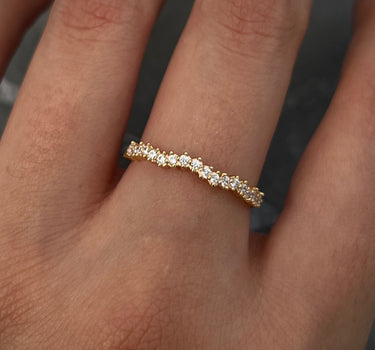 Anillo swarovski blancos 1.2gr / Talla: 6 3/4 / Oro Amarillo Nac B