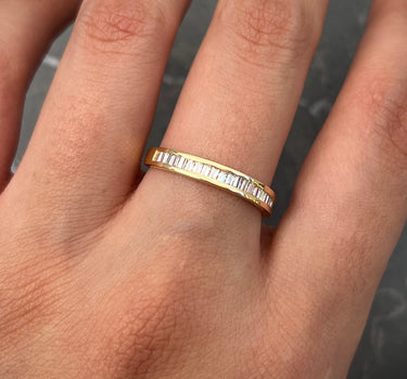 Anillo con swarovski blanco corte Baguette 2.4gr / Talla: 7 1/2 / Oro Amarillo Nac B