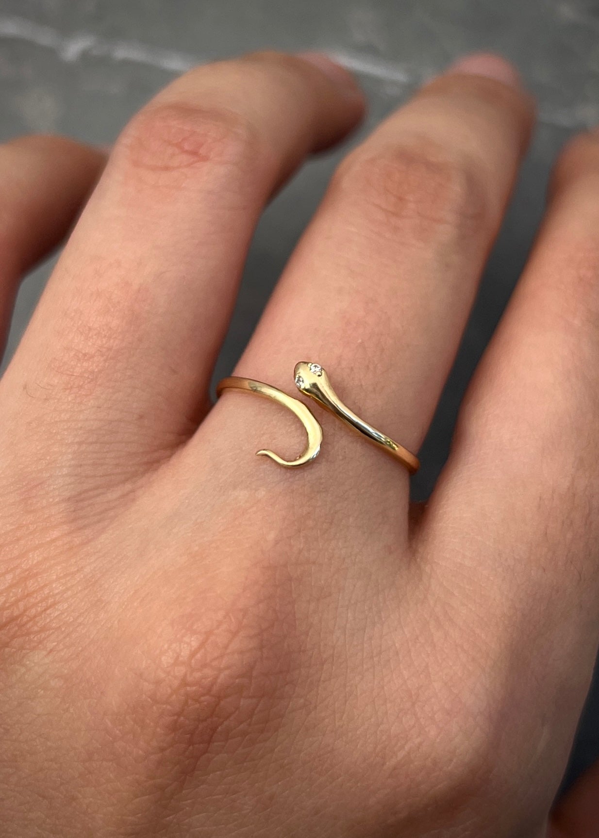 Anillo serpiente con swarovski blanco 0.9gr / TALLA 6 1/4 / Oro Amarillo Nac P
