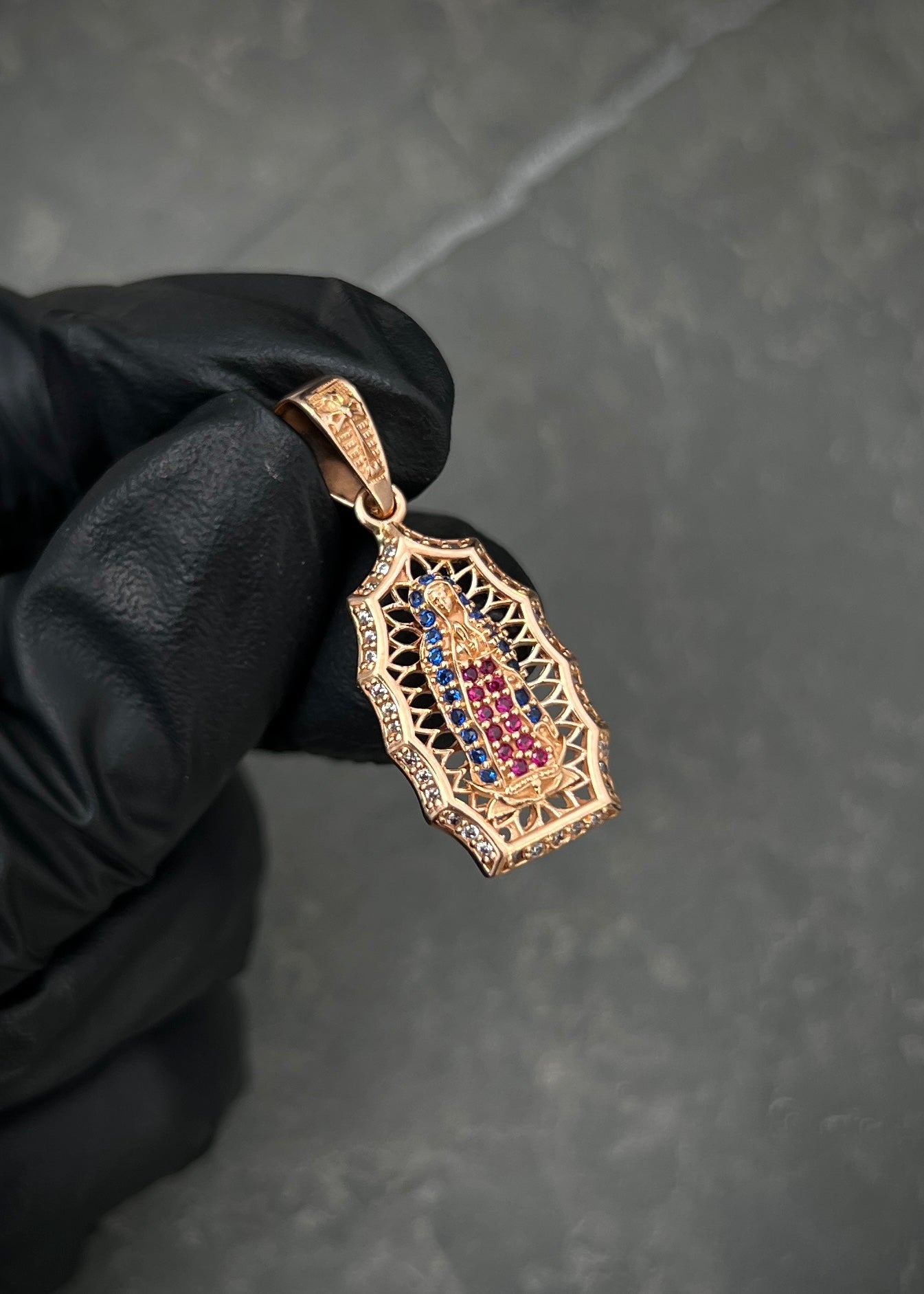 Dije virgen de guadalupe con swarovski azul 3.2gr / Largo 3.2cm / Oro Rosado Nac P