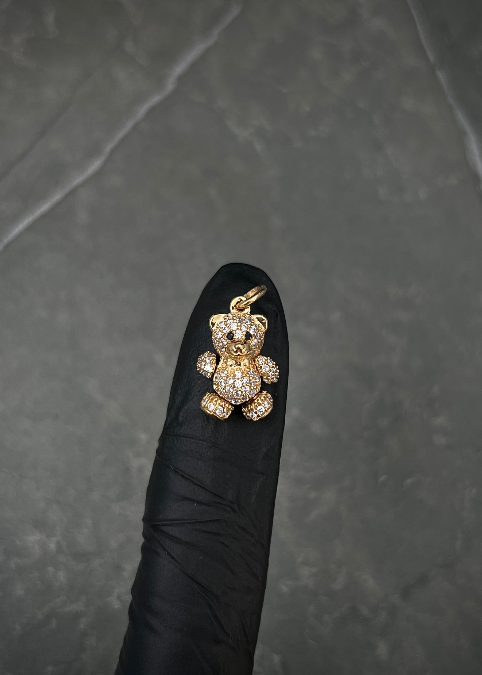 Dije oso articulado con swarovski blanco 2.65gr / Largo 2cm / Oro Amarillo Nac P