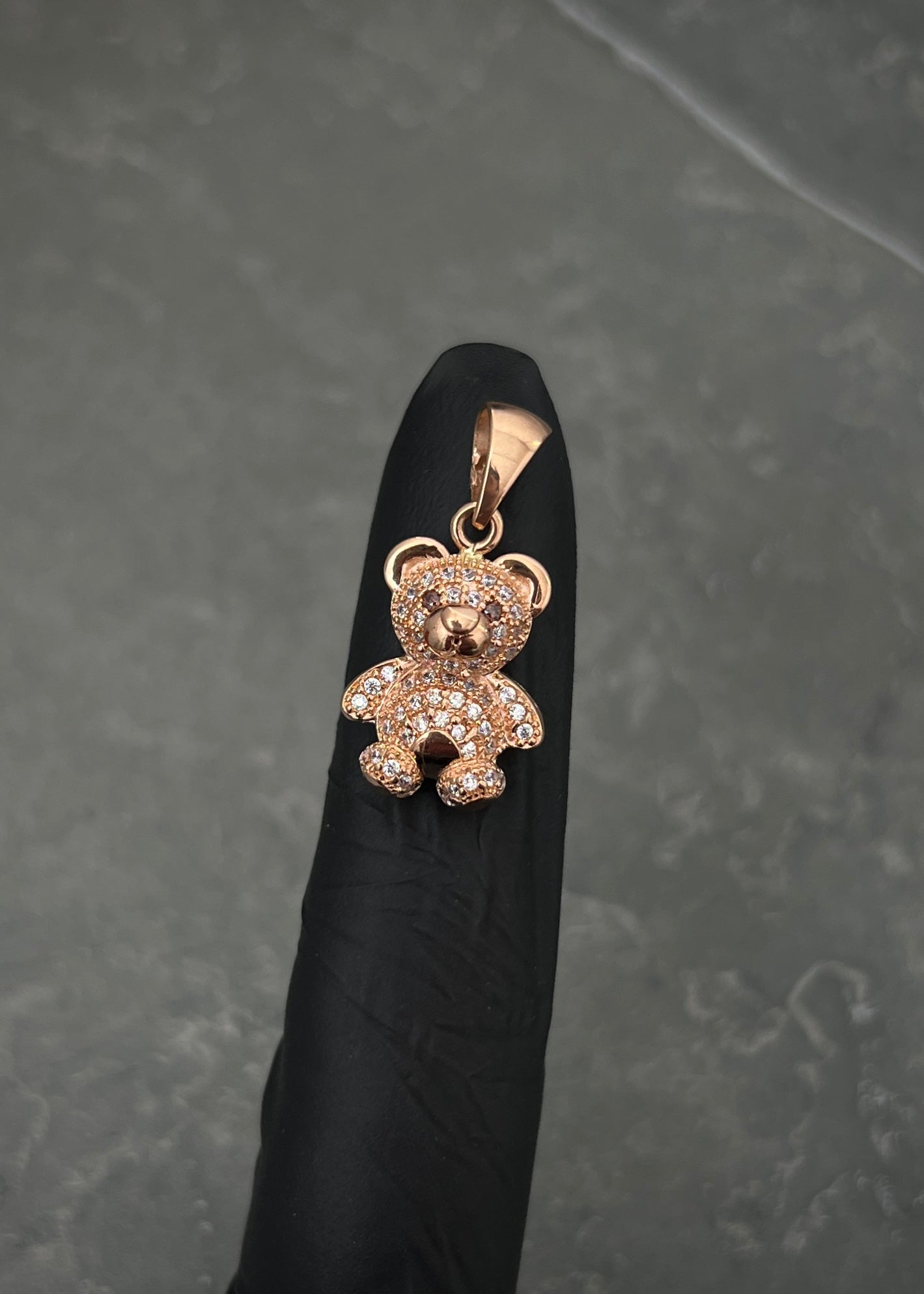 Dije oso con swarovski blanco 3.5gr / Largo 2.4cm / Oro Rosado Nac M