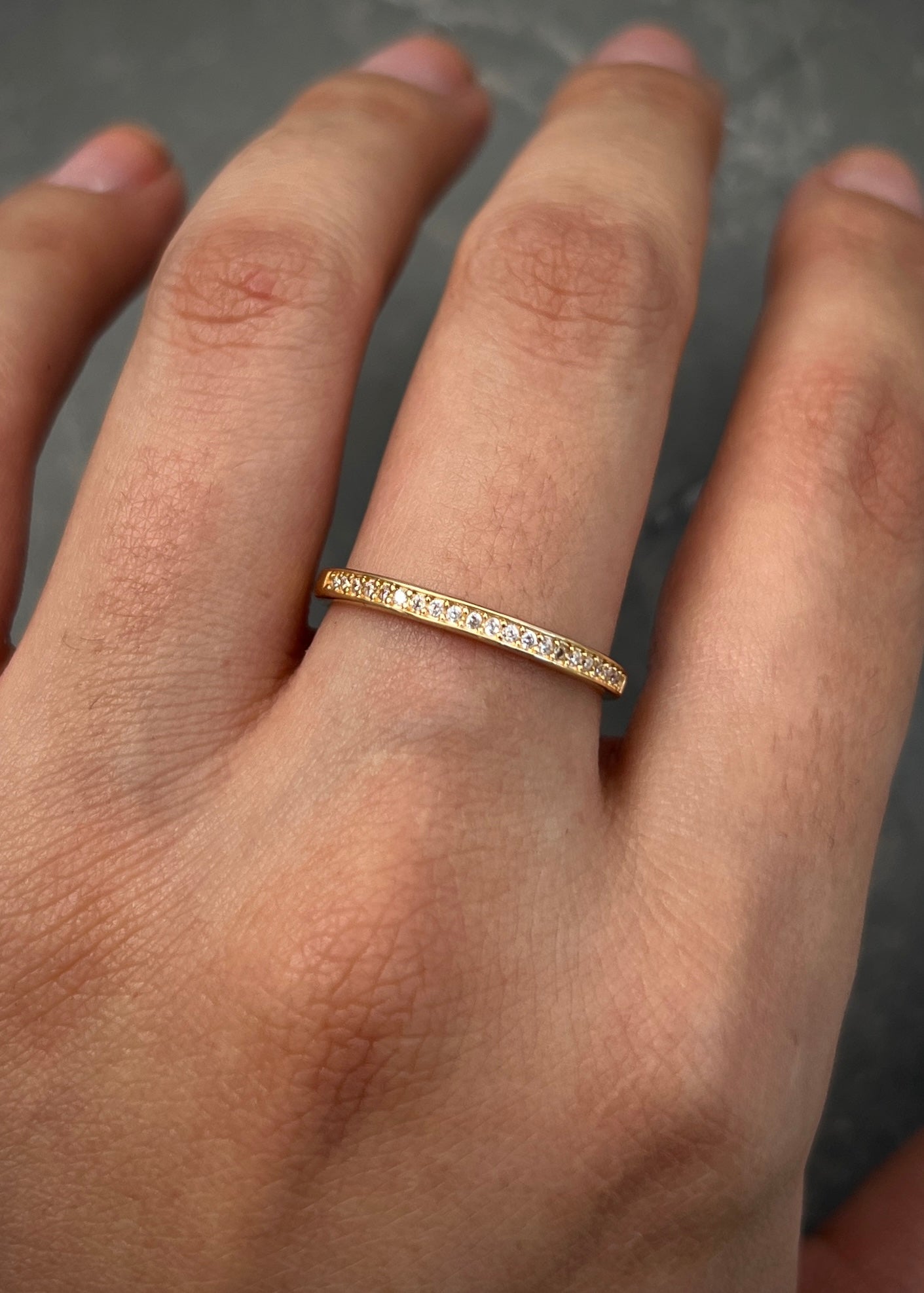 Anillo con swarovski blanco 1.75gr / Talla: 7 3/4 / Oro Amarillo Nac B