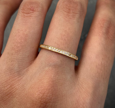 Anillo con swarovski blanco 1.75gr / Talla: 7 3/4 / Oro Amarillo Nac B
