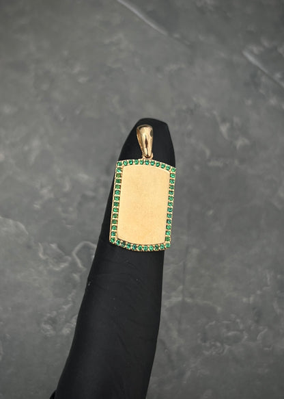 Dije placa con swarovski verde 2.7gr / Largo 2.6cm / Oro Amarillo Nac B