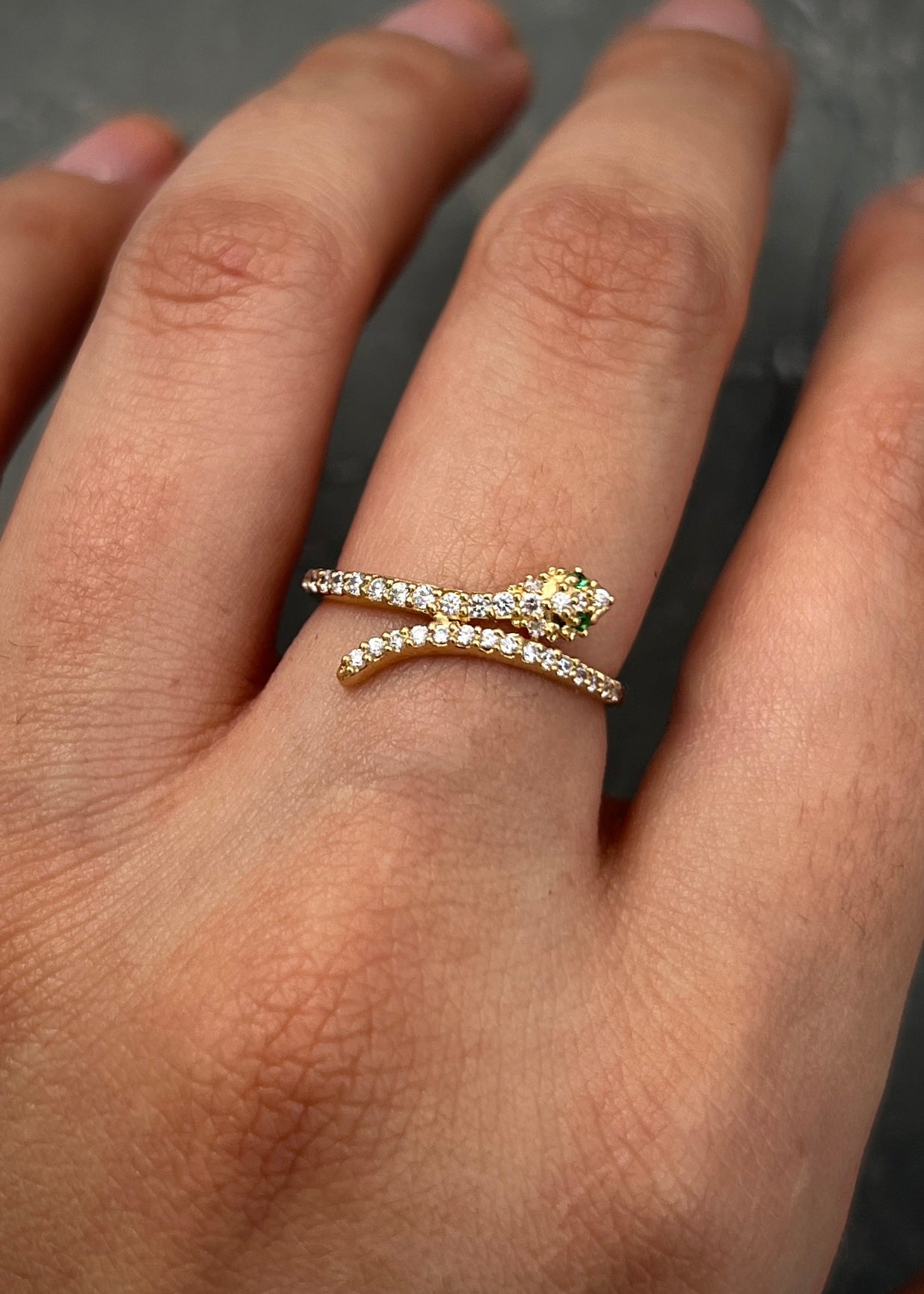 Anillo serpiente con swarovski blanco 1.55gr / TALLA 5 1/2 / Oro Amarillo Nac P
