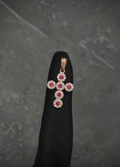 Dije cruz con swarovski fucsia y blanco 1.55gr / Largo 2.5cm / Oro Rosado Nac B