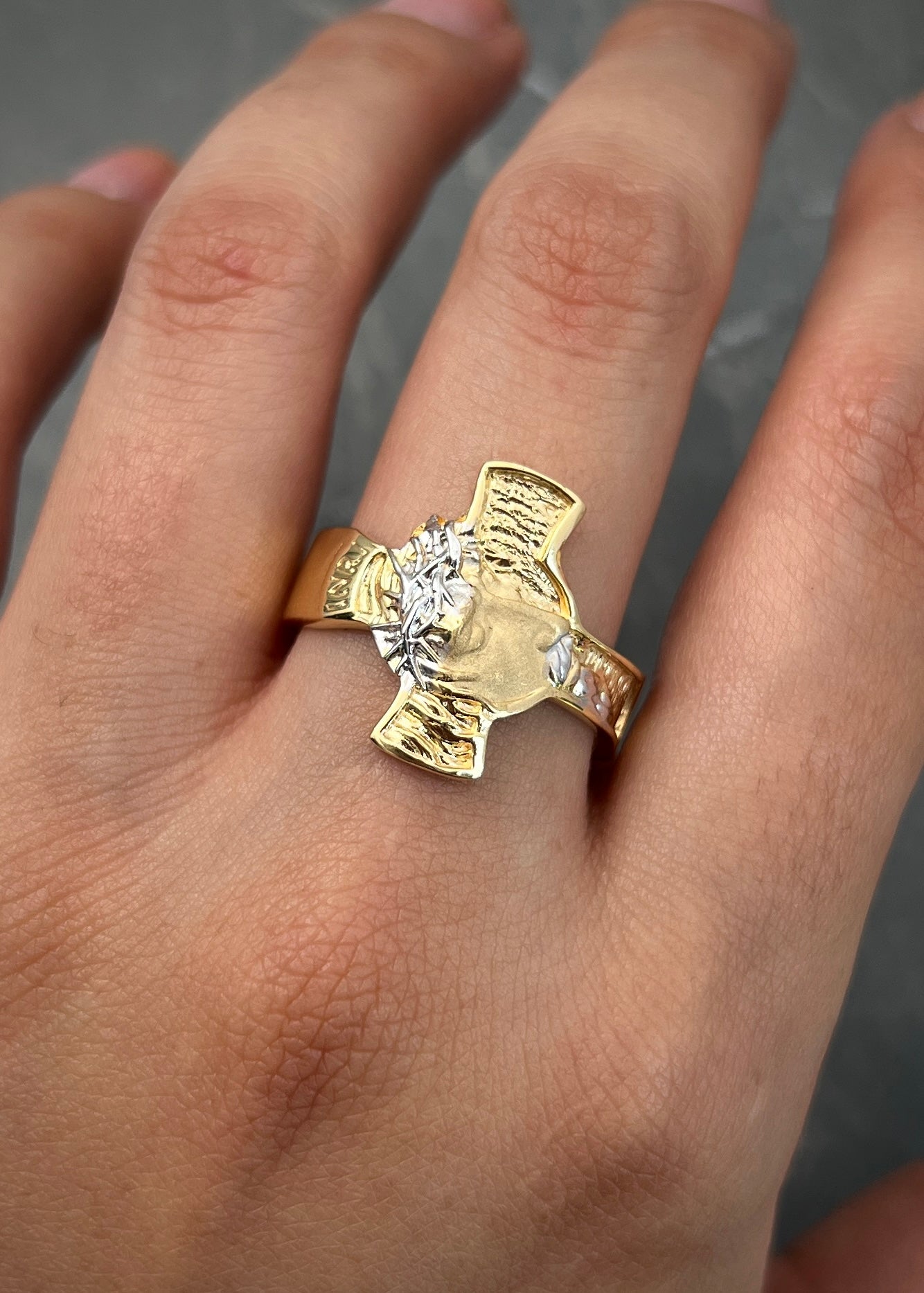 Anillo cristo 4.6gr / TALLA 10 / Oro Amarillo Nac M