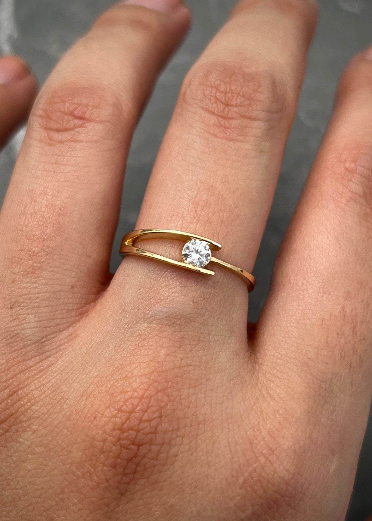Anillo con swarovski blanco 1.75gr / TALLA 7 / Oro Amarillo Nac P