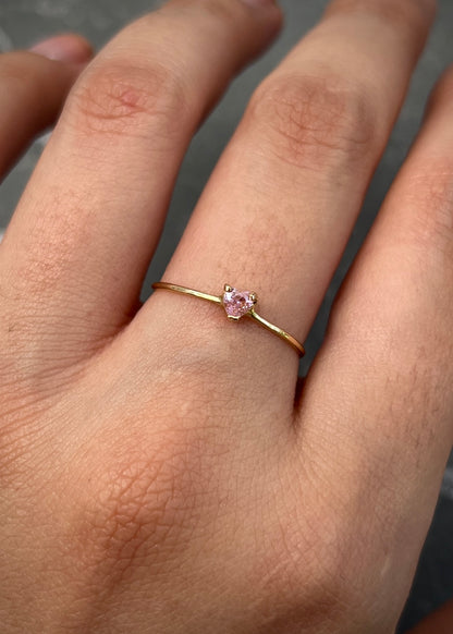 Solitario corazon con swarovski rosado 0.9gr / TALLA 6 1/4 / Oro Amarillo Nac M