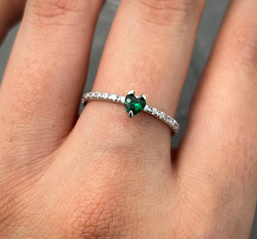Solitario corazon con swarovski blanco y verde 1.55gr / TALLA 6 3/4 / Oro Blanco Nac M