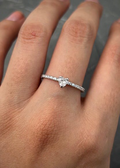 Solitario corazon con swarovski blanco 1.65gr / Talla 7 1/4 / Oro Blanco Nac B