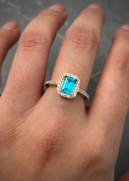 Solitario con swarovski azul corte esmeralda 3.2gr / Talla 5 1/4 / Oro Amarillo Nac B