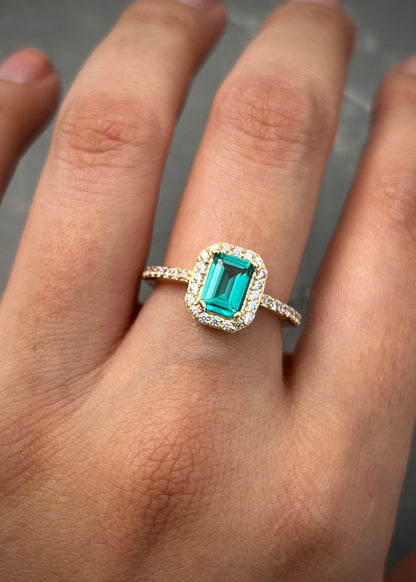 Solitario con swarovski verde corte esmeralda 3gr / TALLA 5 1/4 / Oro Amarillo Nac M