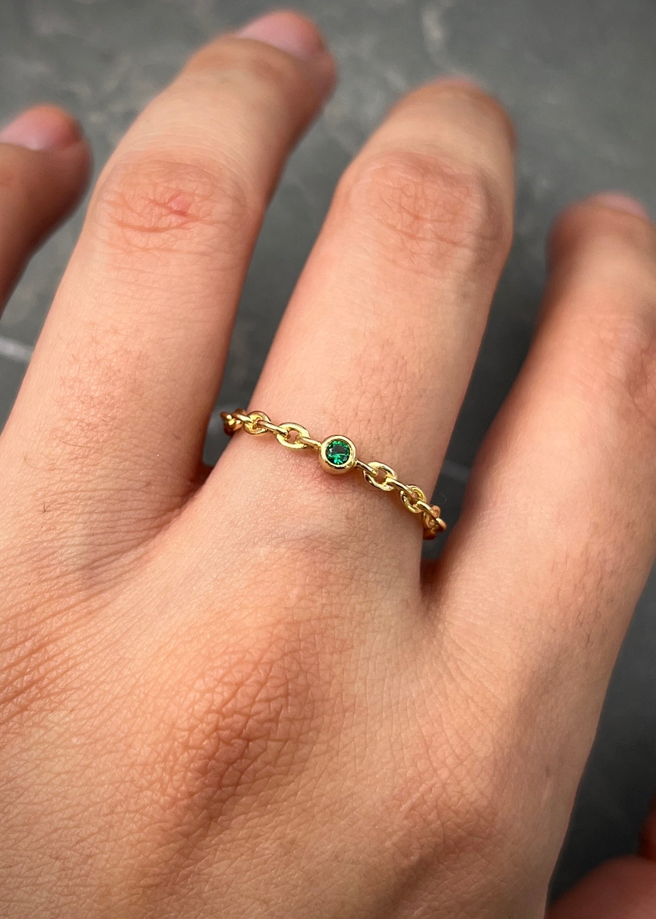 Anillo con swarovski verde 1.3gr / TALLA 6 3/4 / Oro Amarillo Nac*