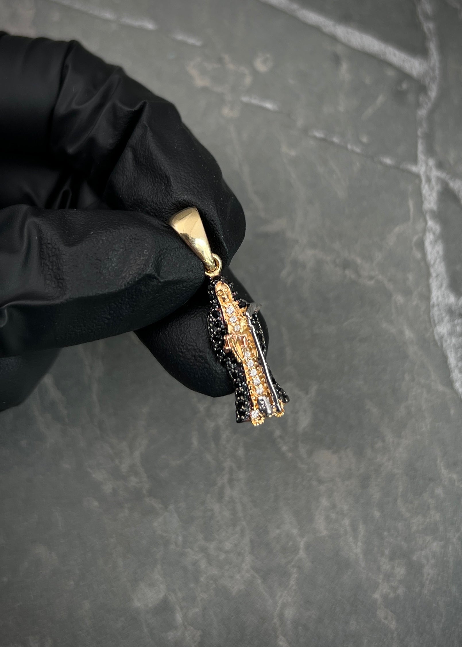 Dije santa muerte 2.5gr / Largo 3cm / Dos Oros Nac B