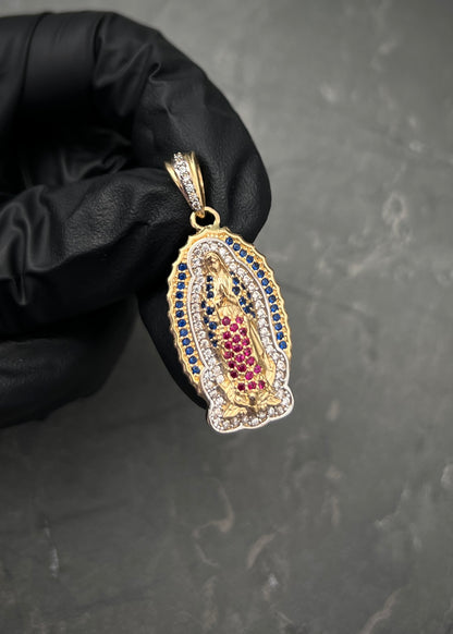 Dije virgen de guadalupe con swarovski azul 5.85gr / Largo 3.5cm / Oro Amarillo Nac B
