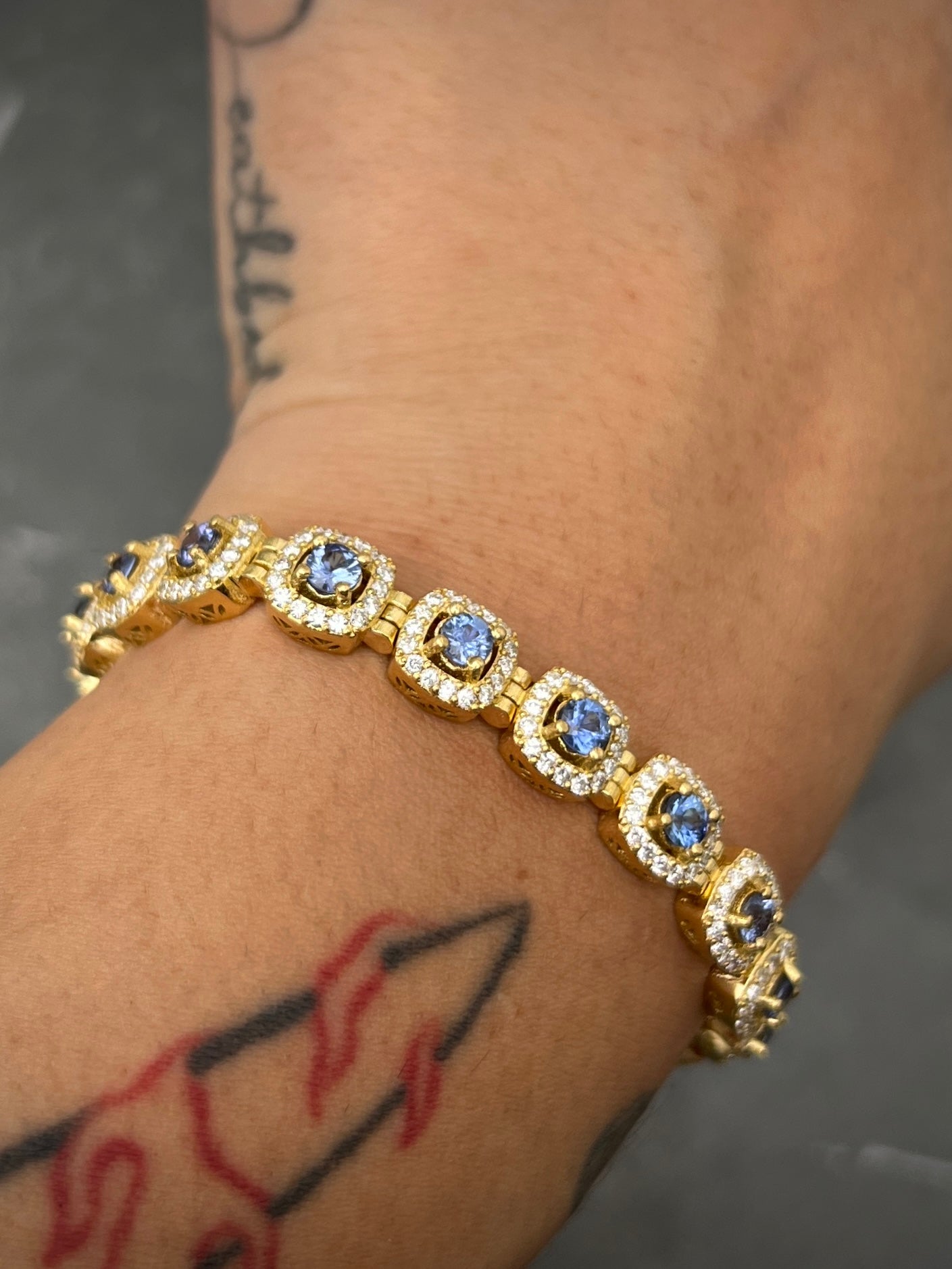 Pulso Tenis Con 490 Pts Zafiro Y 330 Pts Diamante 31gr / Largo 20cm / Oro Amarillo (Joya) M