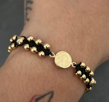 Pulsera en hilo negro con herraje de virgen de guadalupe y bola lisas y diamantadas 2.75gr / Oro Amarillo Nac (Joya) M