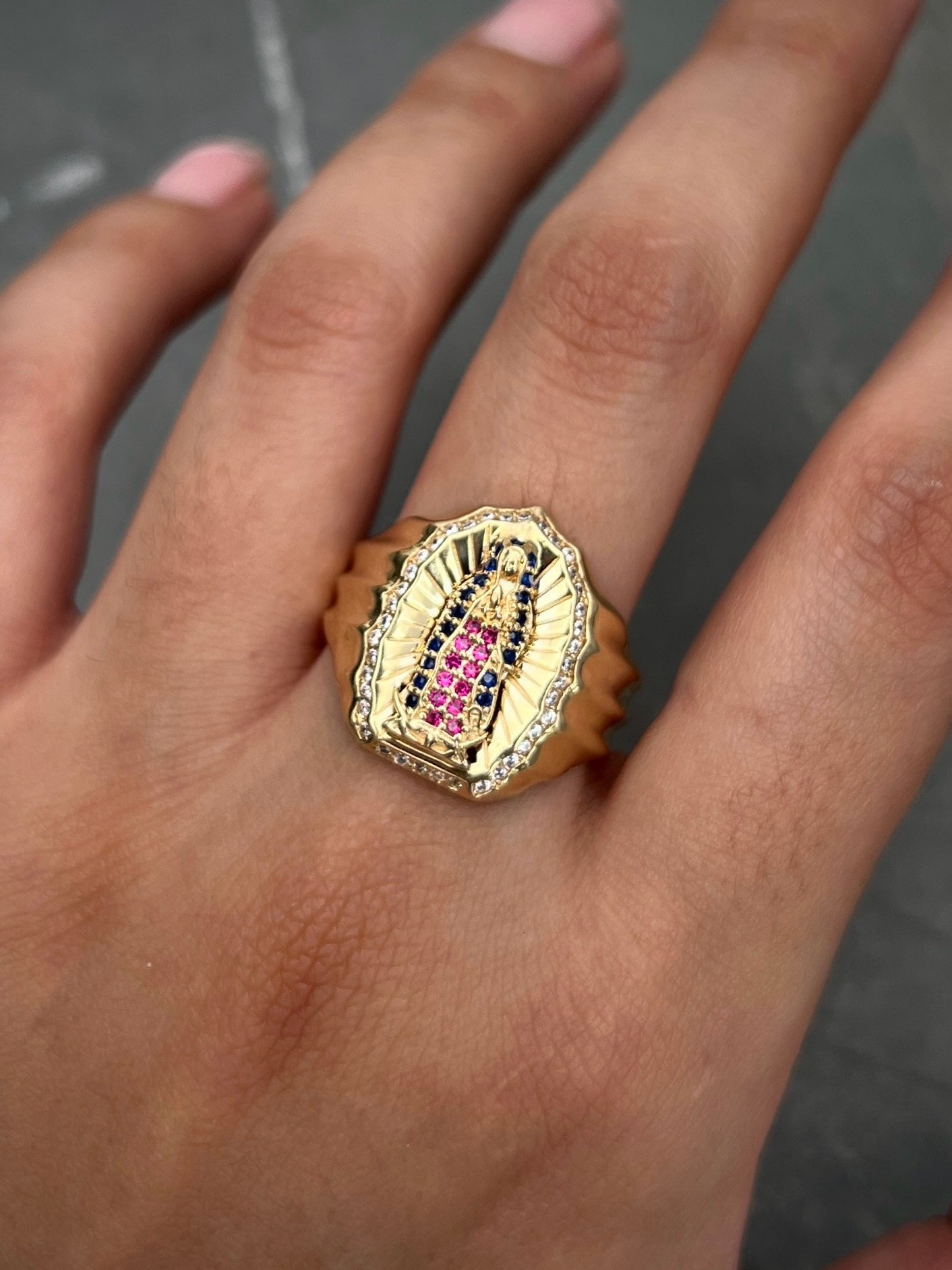 Anillo de virgen de guadalupe con swarovski multicolor 6.7gr / TALLA 6 1/4 / Oro Amarillo Nac B