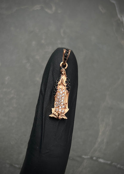 Dije virgen de guadalupe con swarovski negro 3.25gr / Largo 3.4cm / Oro Rosado Nac B