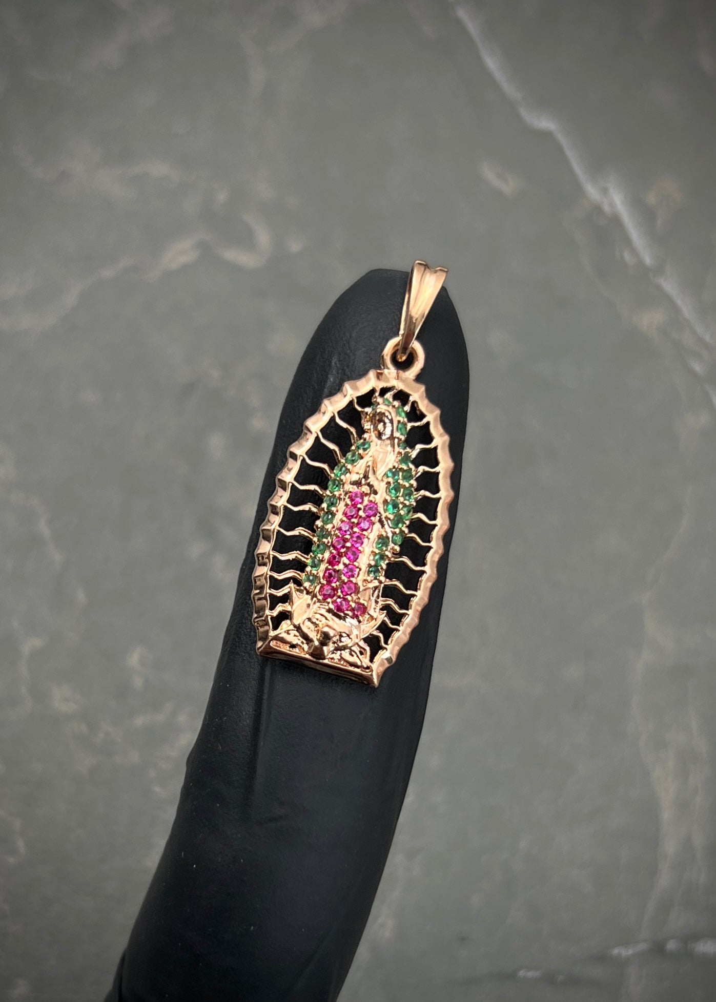 Dije virgen de guadalupe con swarovski multicolor 3.5gr / Largo 3.2cm / Oro Rosado Nac B