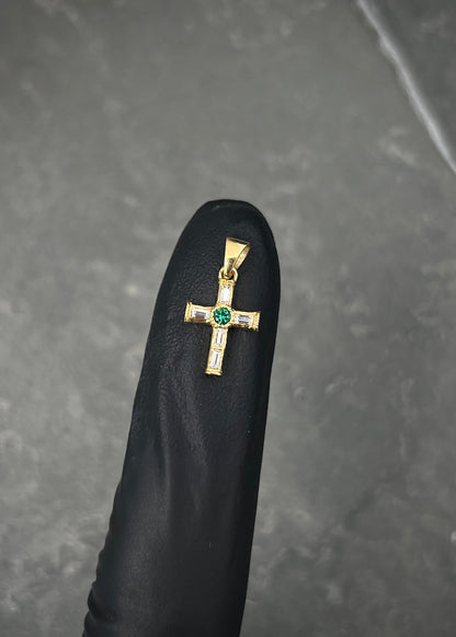 Dije cruz con 12pts moissanita verde y blanco 0.3gr / Largo 1.5cm / Oro Amarillo (Joya) P